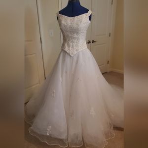 Beautiful Morilee wedding/ Ball gown